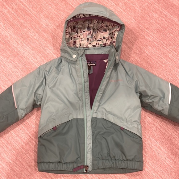 UNISEX winter puffer from PATAGONIA in size 3T - Picture 1 of 2